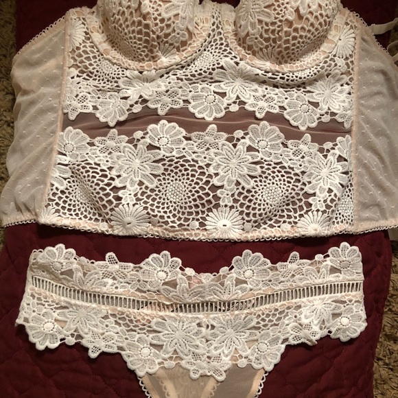 Victoria’s Secret Bustier 34B and panty S - Picture 2 of 7